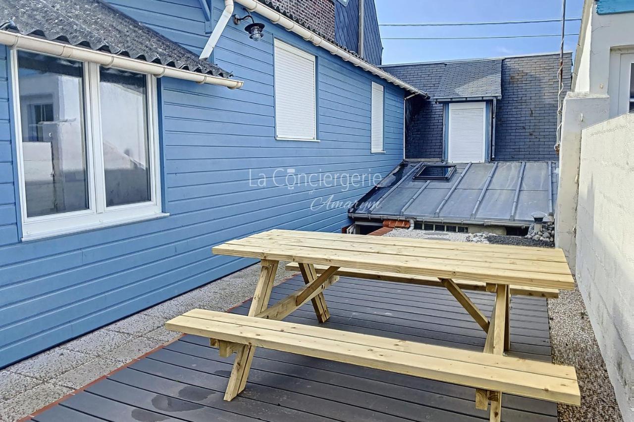 Am 57 - The Blue House Villa Ault Exterior photo