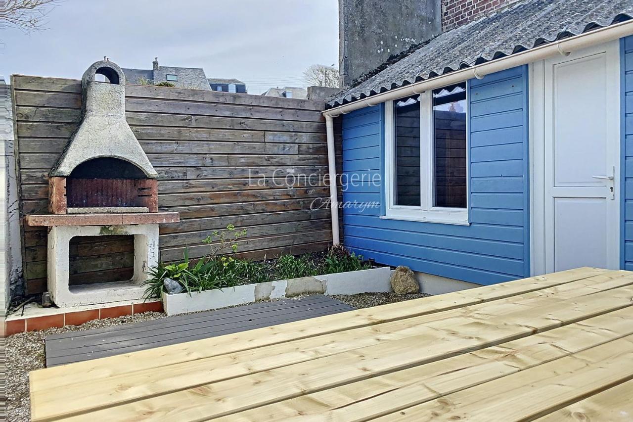 Am 57 - The Blue House Villa Ault Exterior photo